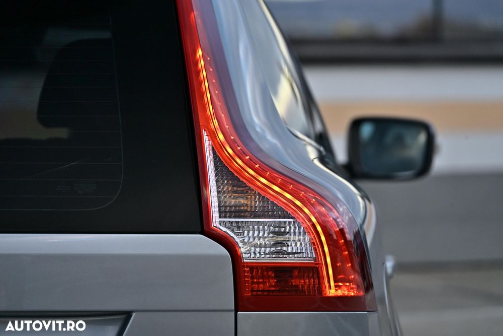 Volvo XC 60 D5 AWD Aut. RDesign - 22