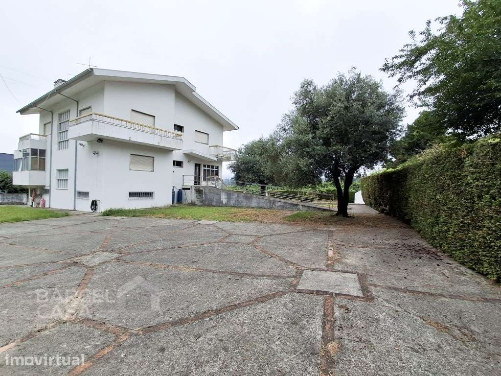 Exclusiva Moradia T5 com Piscina e Lote de 2.244 m² - Roriz, Barcelos - Grande imagem: 3/26