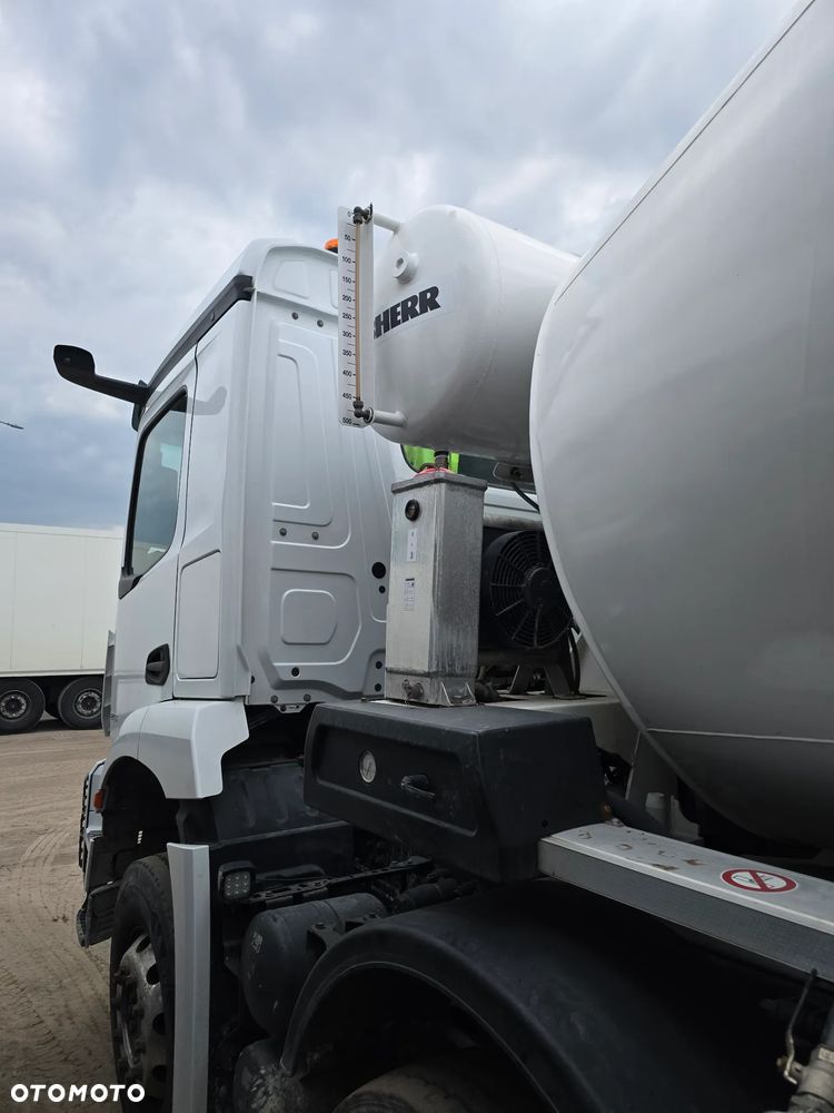 Mercedes-Benz Arocs 3243 - 9