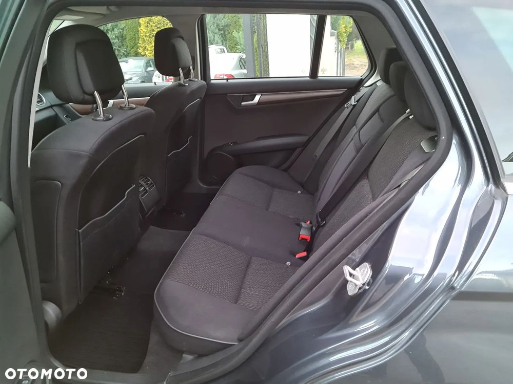 Mercedes-Benz Klasa C 180 CGI BlueEff Elegance - 34