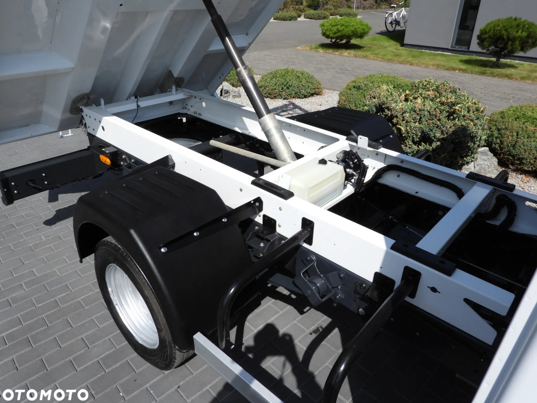 Iveco DAILY 35C16 WYWROTKA PODWÓJNA KABINA DOKA 6 MIEJSC TEMPOMAT NAWIGACJA BLIŹNIACZE KOŁA KLIMATYZACJA 160KM [ 344567 ] - 19