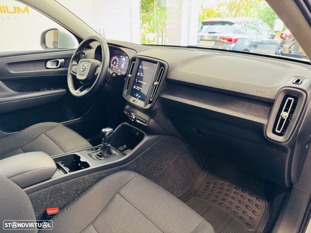 Volvo XC 40 1.5 T3 Momentum Plus - 9