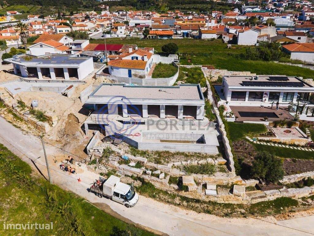 Moradia T4 com piscina e garagem na Amoreira - Grande imagem: 2/50