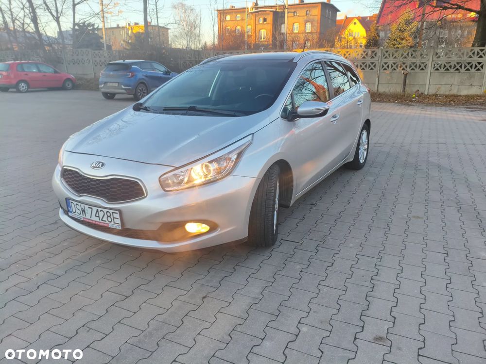 Kia Ceed 1.6 CRDi 128 Dream Team Edition - 6