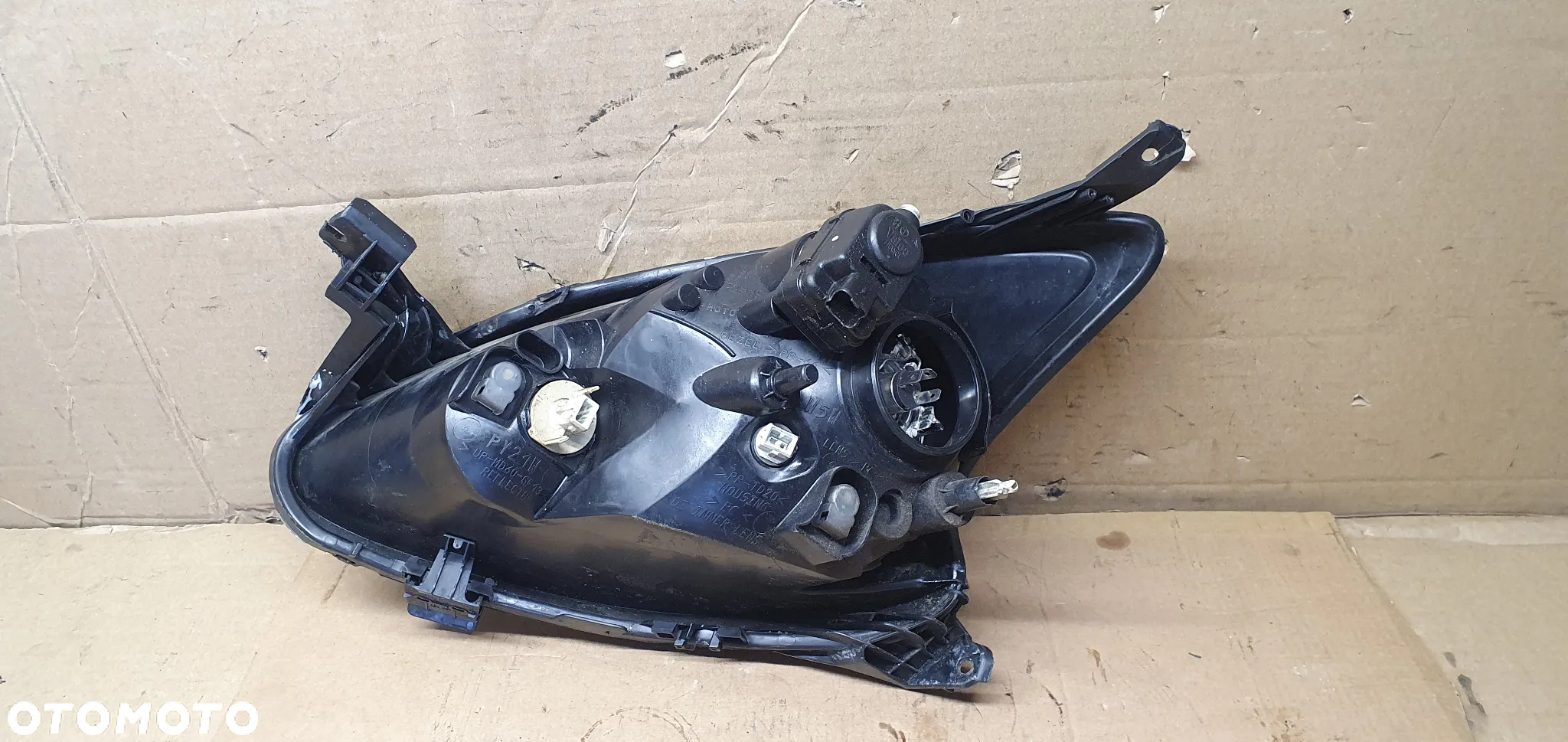 Lampa prawy przód przednia prawa Toyota Aygo 81110-0H010 - 7