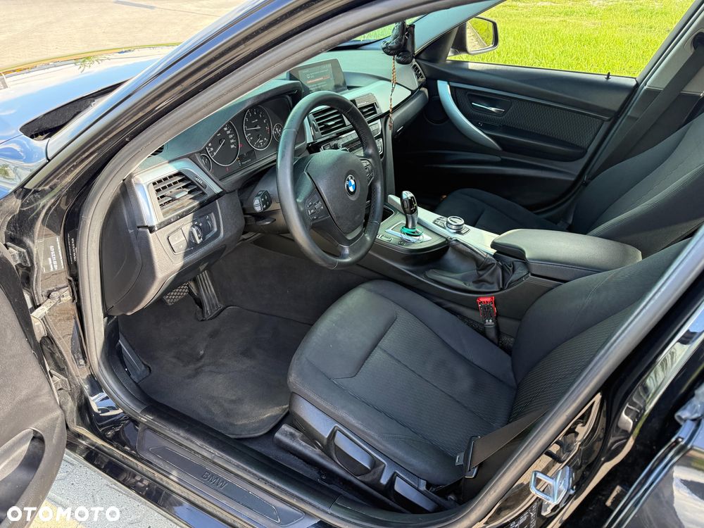 BMW Seria 3 320i - 9