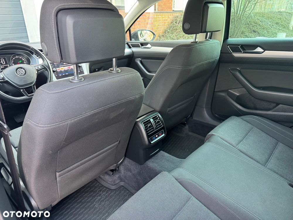 Volkswagen Passat Variant 2.0 TDI SCR DSG 4Motion Elegance - 12