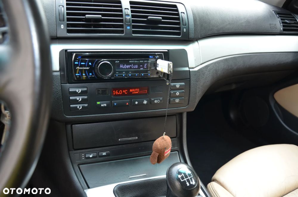 BMW Seria 3 318i - 25