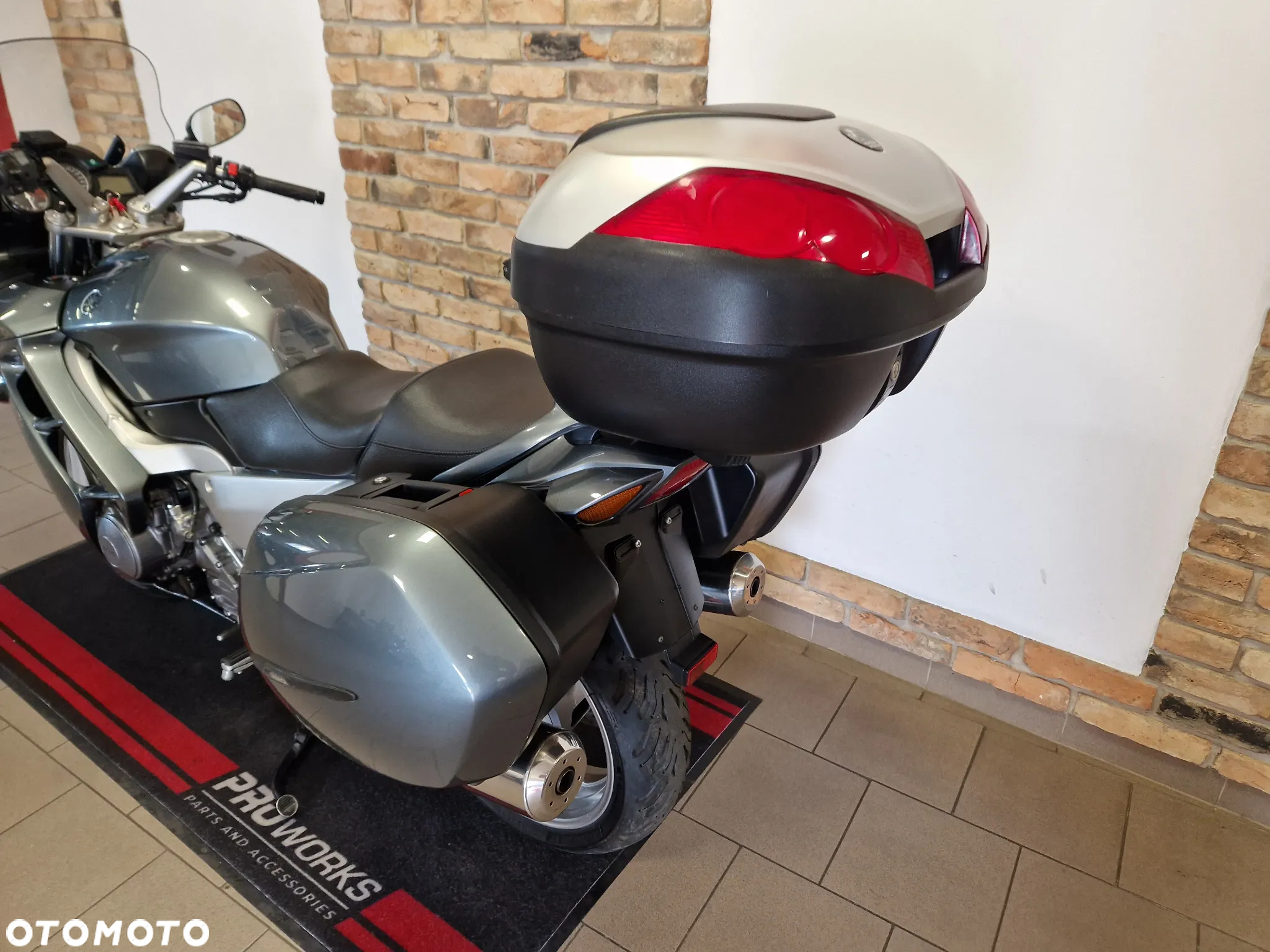 Yamaha FJR - 12