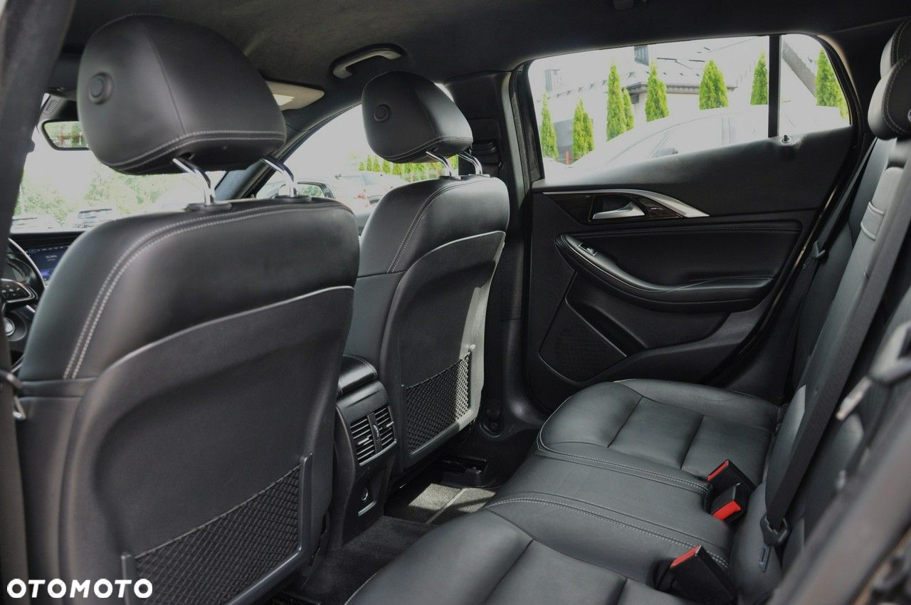 Infiniti Q30 1.6t DCT Premium Tech - 19
