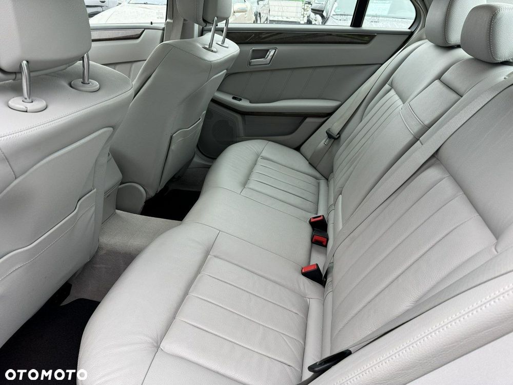 Mercedes-Benz Klasa E - 23