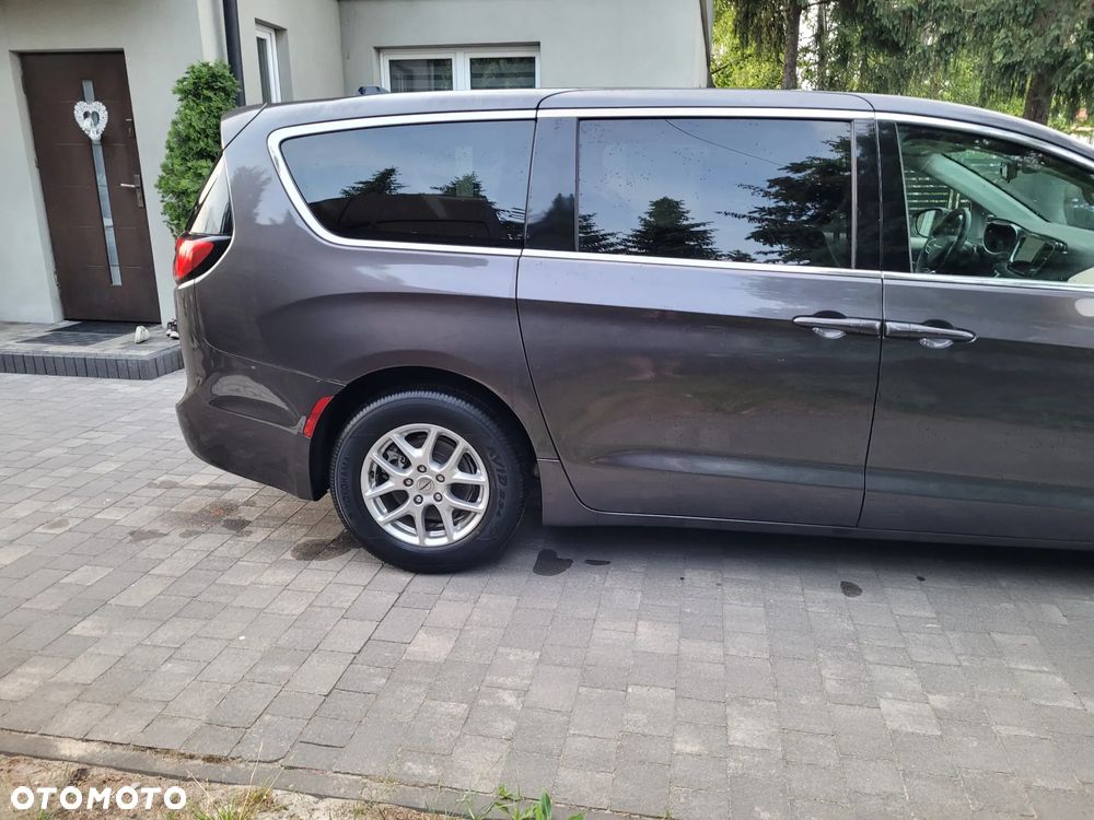 Chrysler Pacifica - 4