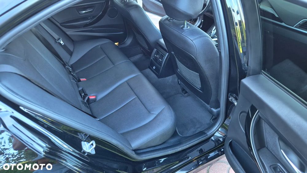 BMW Seria 3 320i xDrive Advantage sport - 26