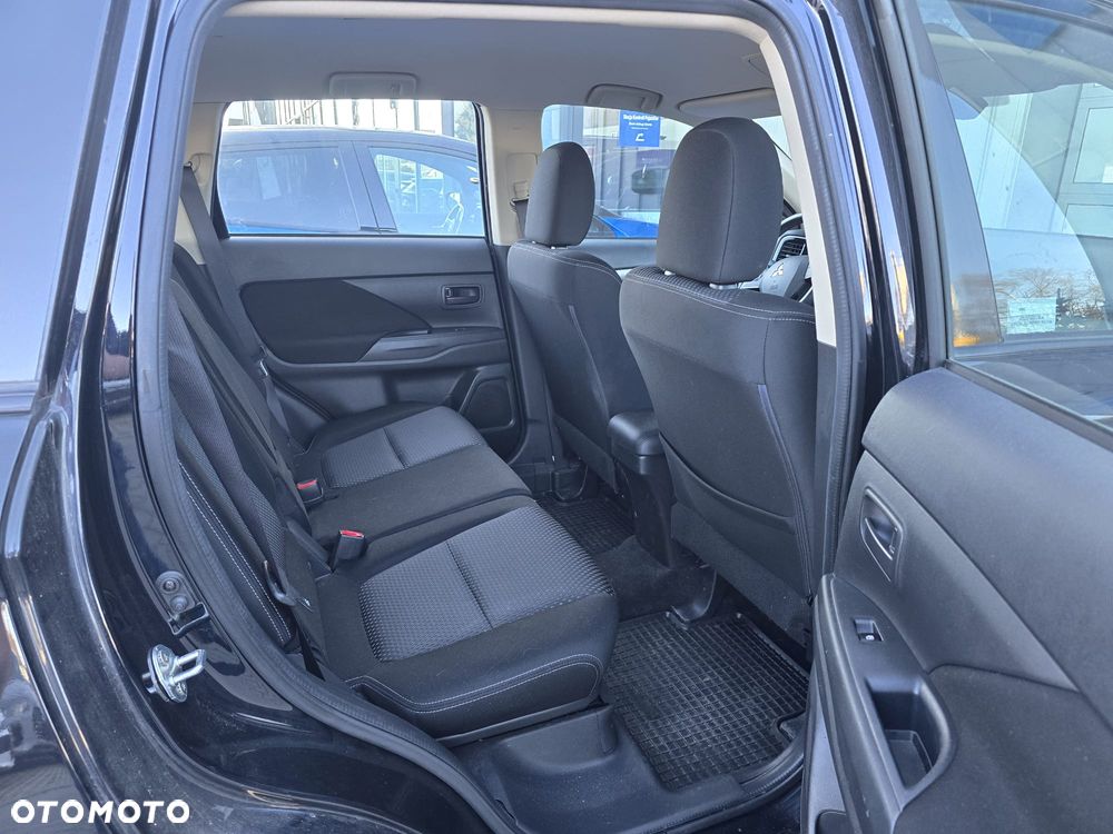 Mitsubishi Outlander 2.0 Invite + 2WD - 9