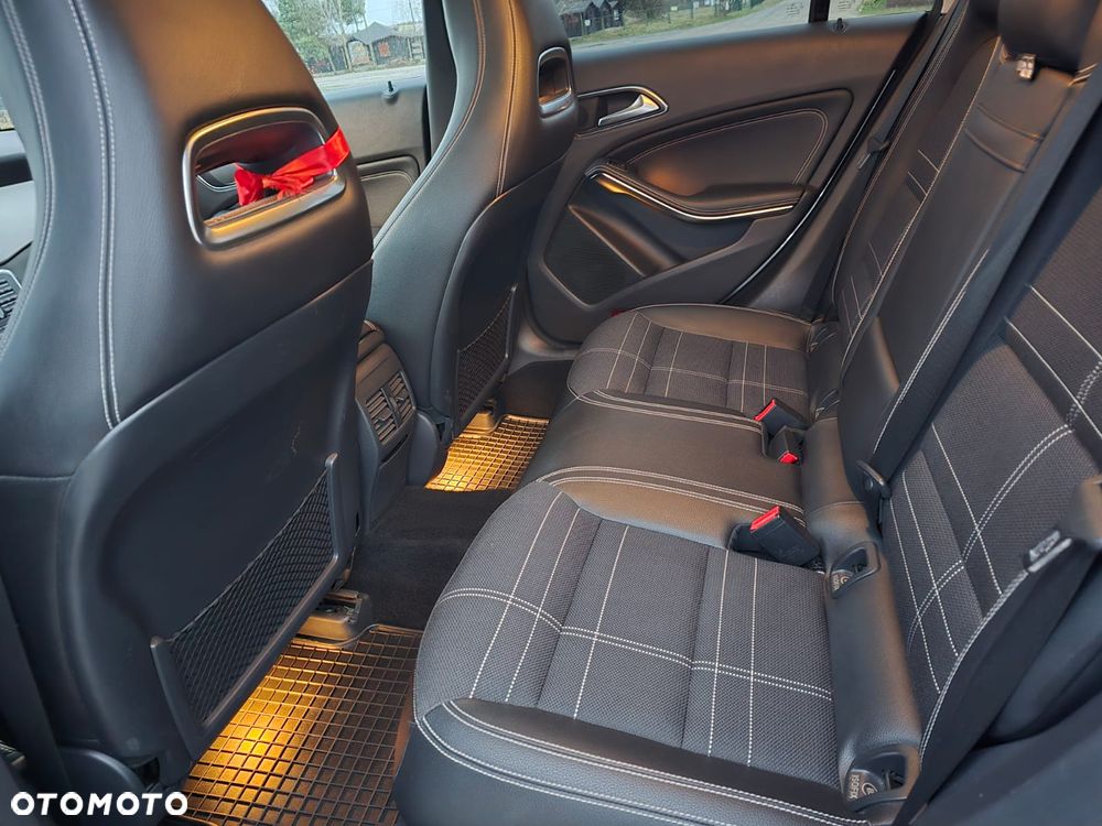 Mercedes-Benz CLA 220 d 7G-DCT - 17