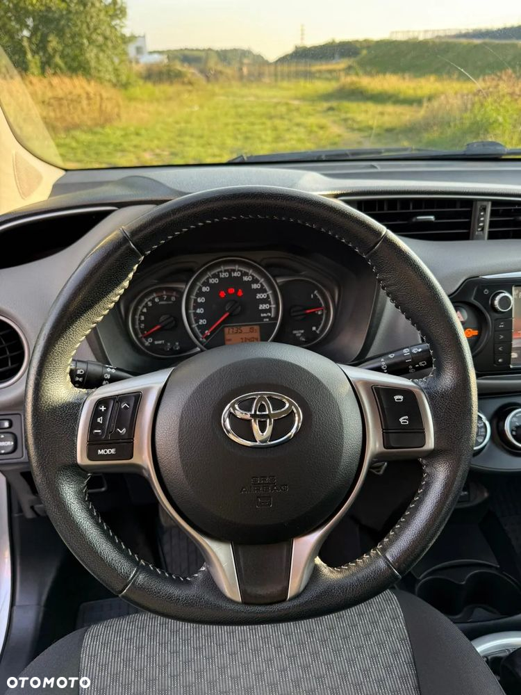 Toyota Yaris 1.33 Premium - 4