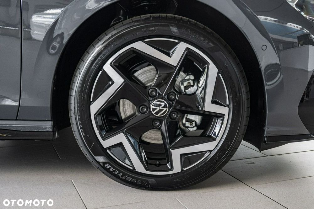 Volkswagen Golf - 8