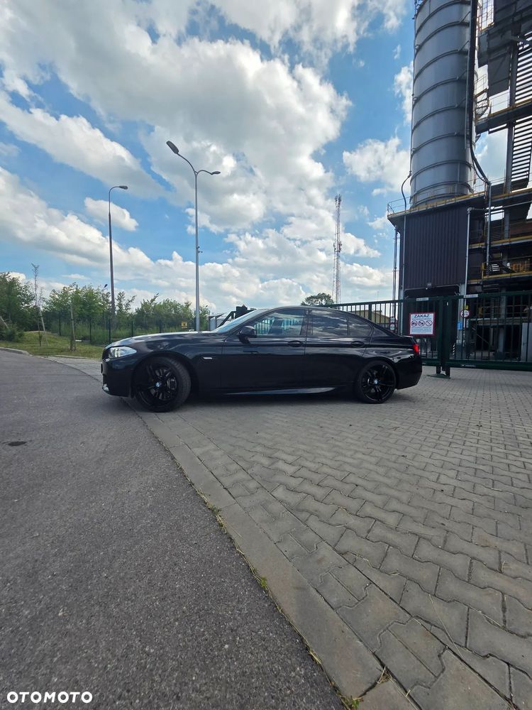 BMW Seria 5 550i Sport-Aut - 10
