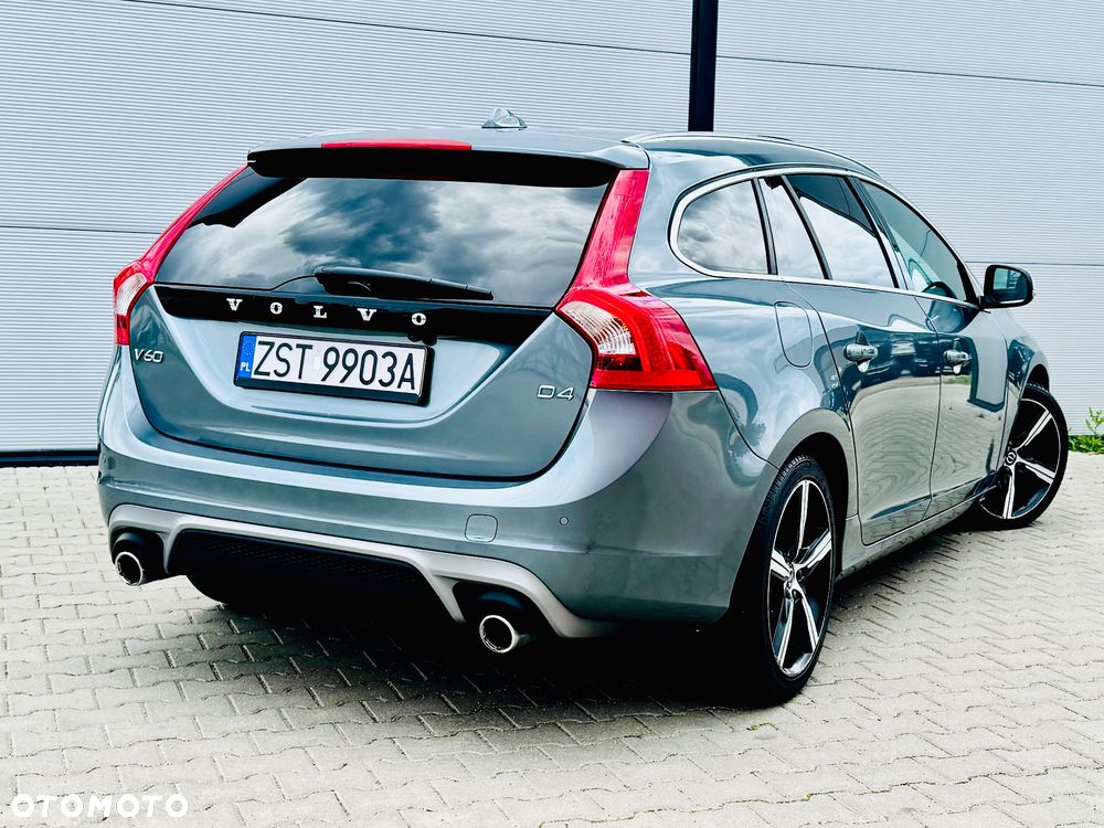 Volvo V60 D4 Geartronic R-Design - 23