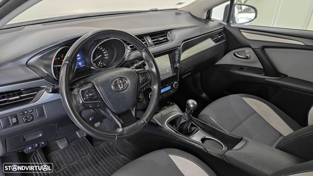 Toyota Avensis Touring Sports 2.0 D-4D Exclusive+GPS - 17