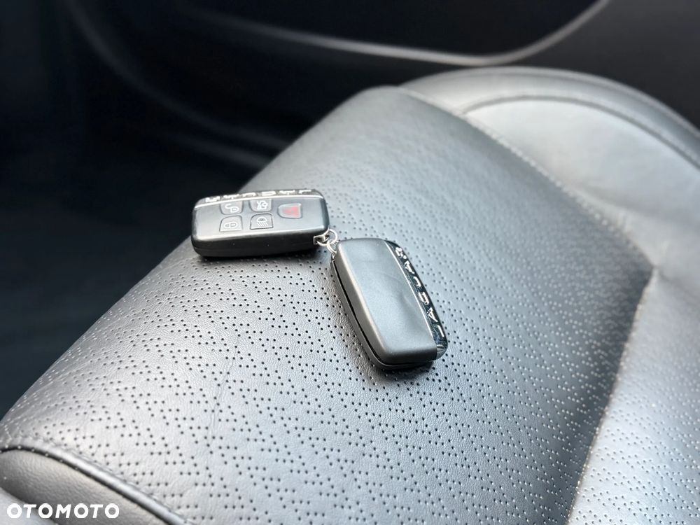 Jaguar XE 2.0 D Portfolio - 33