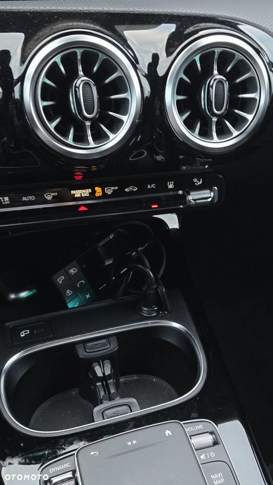 Mercedes-Benz CLA 250 E AMG Line 8G-DCT - 24