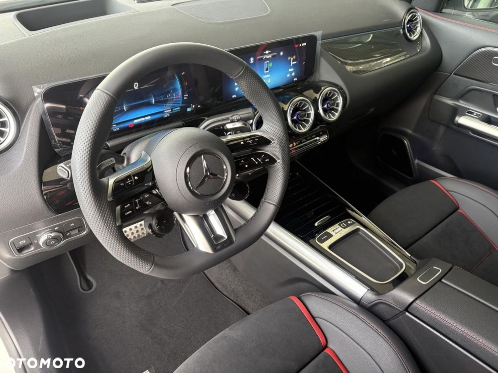 Mercedes-Benz GLA - 8
