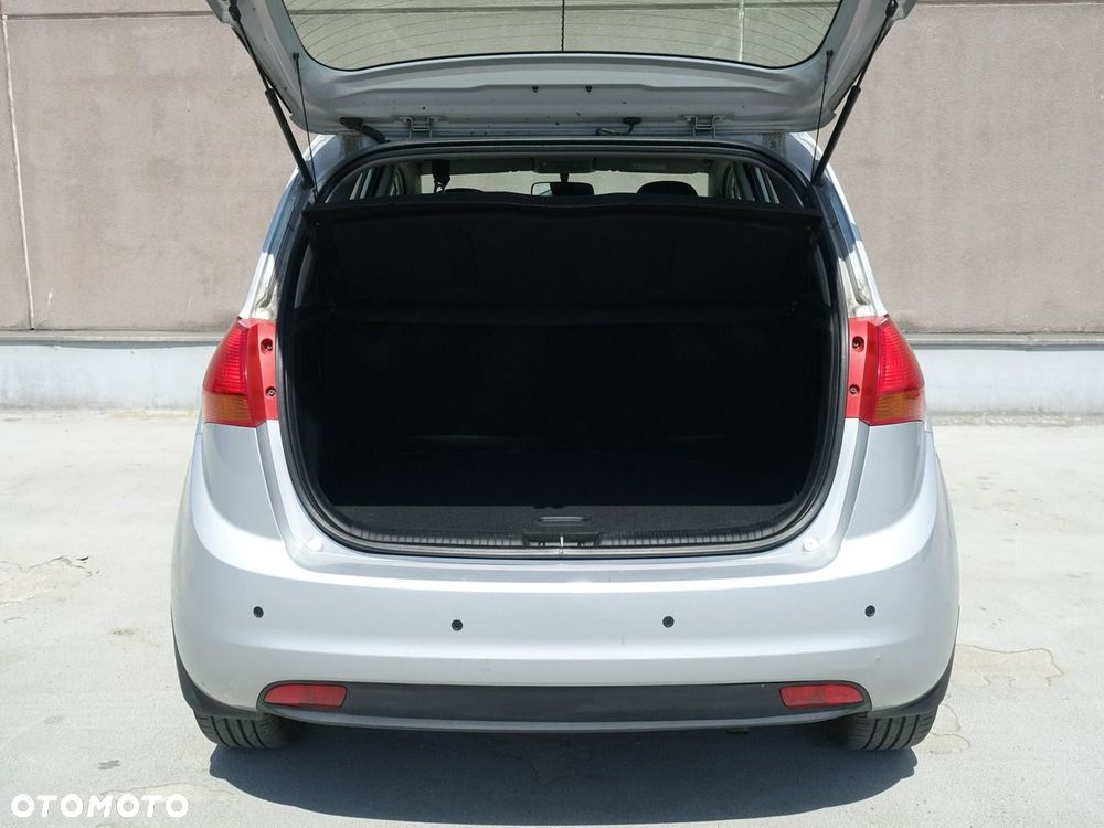 Kia Venga - 24