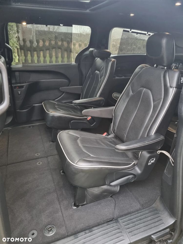 Chrysler Pacifica - 29