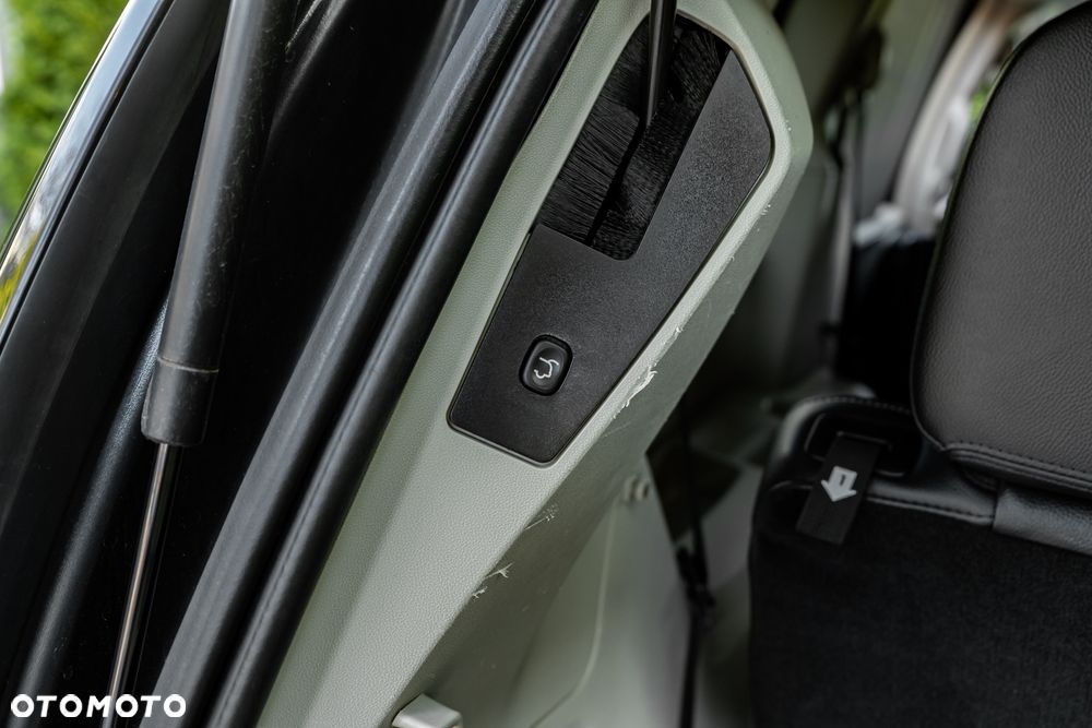 Lancia Voyager 3.6 Platinum - 17