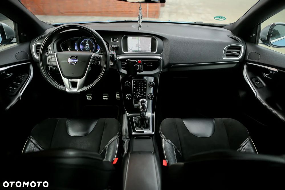 Volvo V40 D3 R-Design - 22