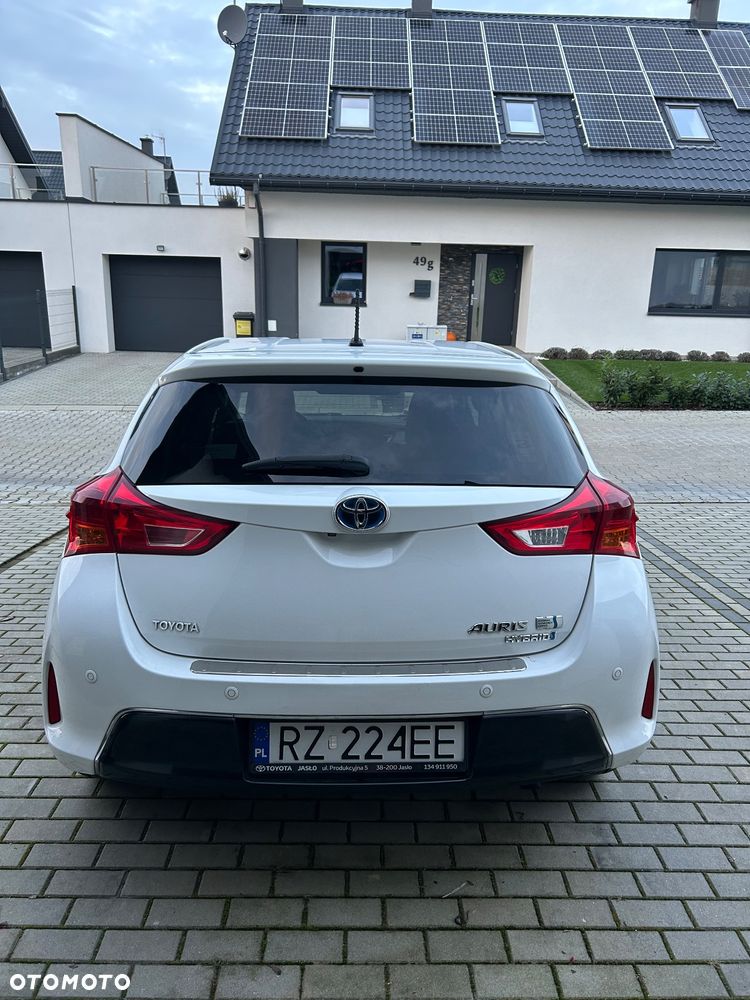 Toyota Auris ver-1-8-hsd-luna - 5