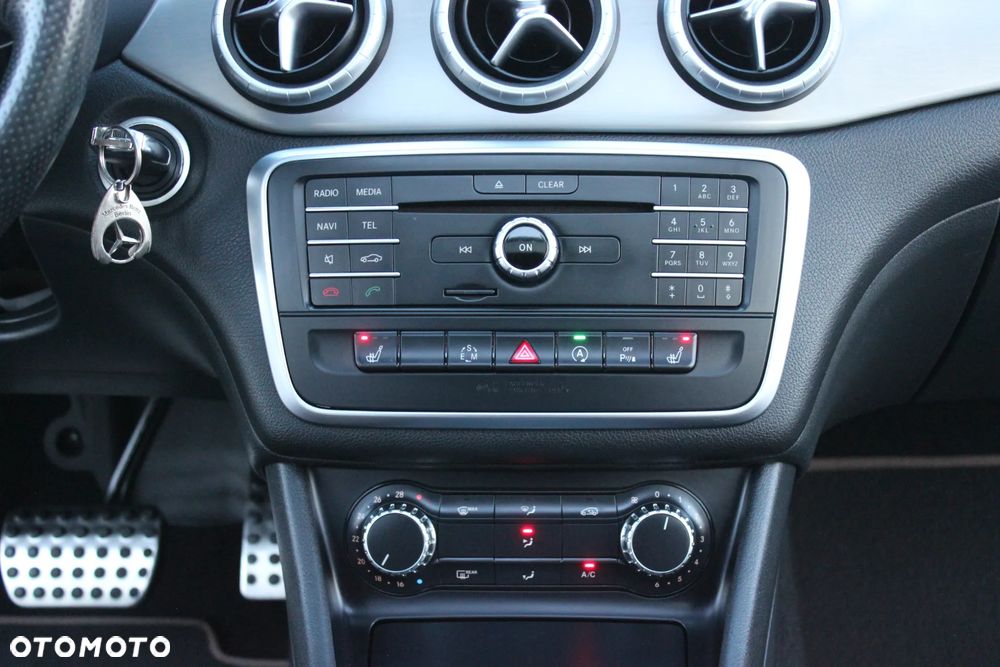Mercedes-Benz CLA 200 7G-DCT AMG Line - 24