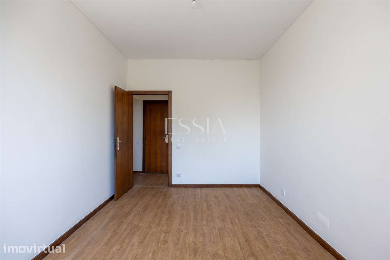 Foco, Ramalde, Porto – Apartamento T5 Remodelado - Grande imagem: 5/33