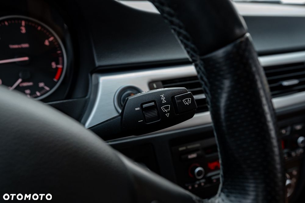 BMW Seria 3 320d DPF Edition Sport - 35