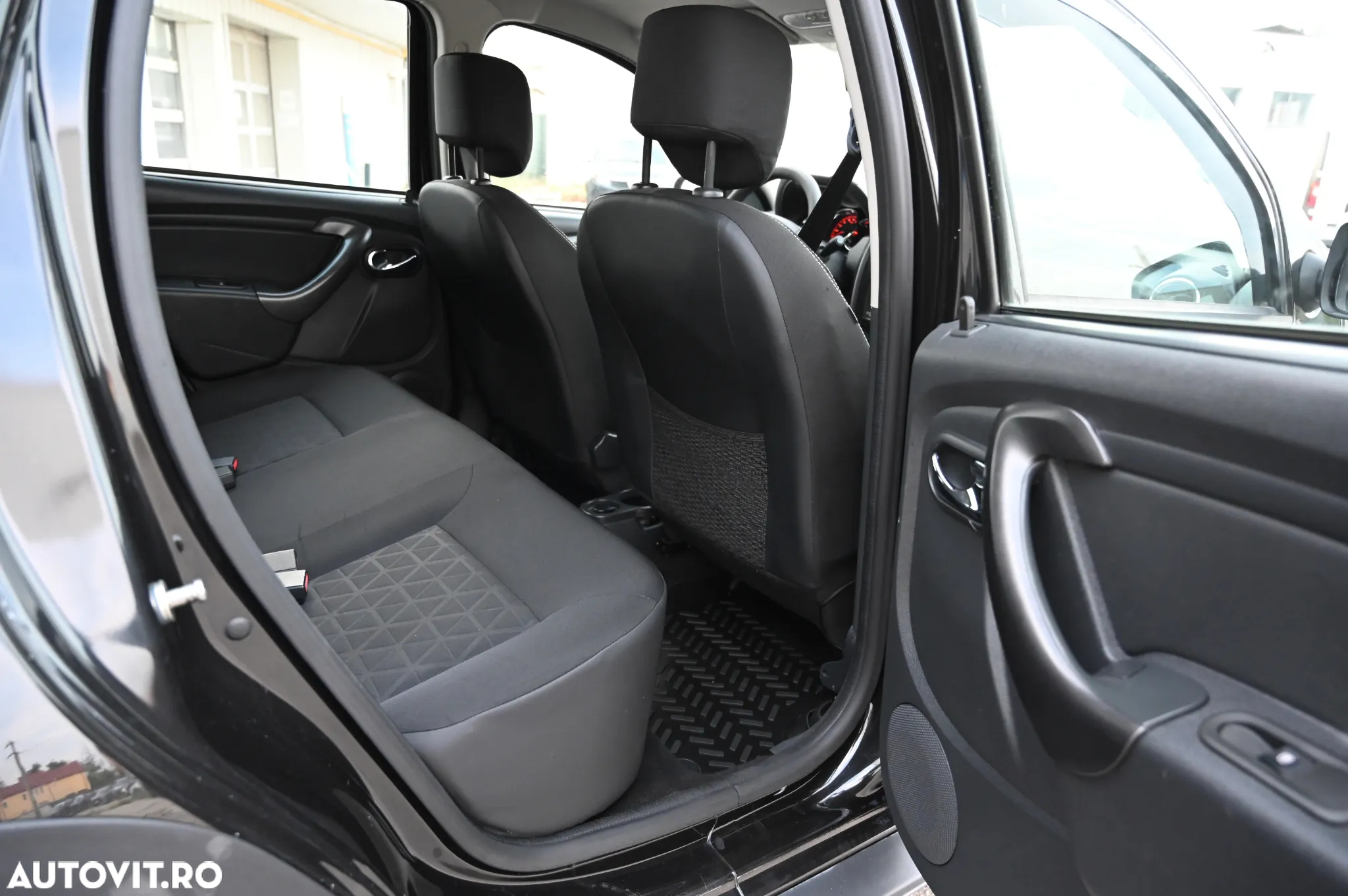 Dacia Duster dCi 110 FAP 4x2 Laureate - 24