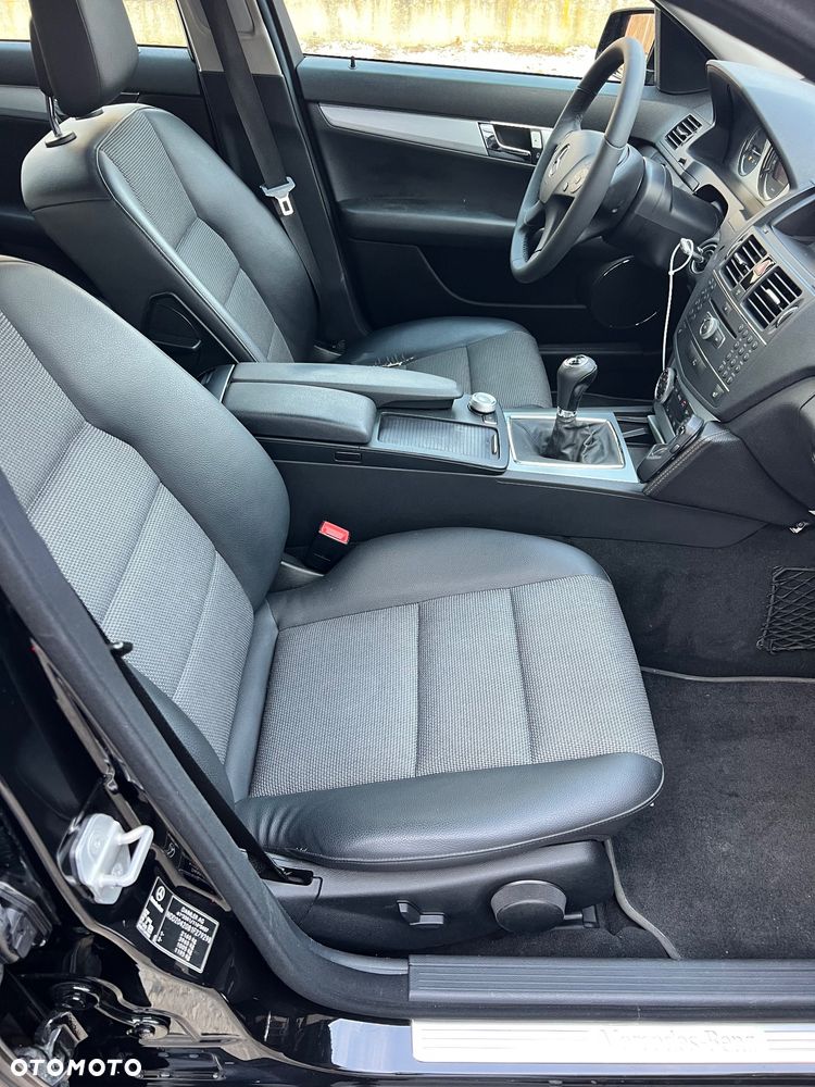 Mercedes-Benz Klasa C 220 CDI Avantgarde Edition - 16