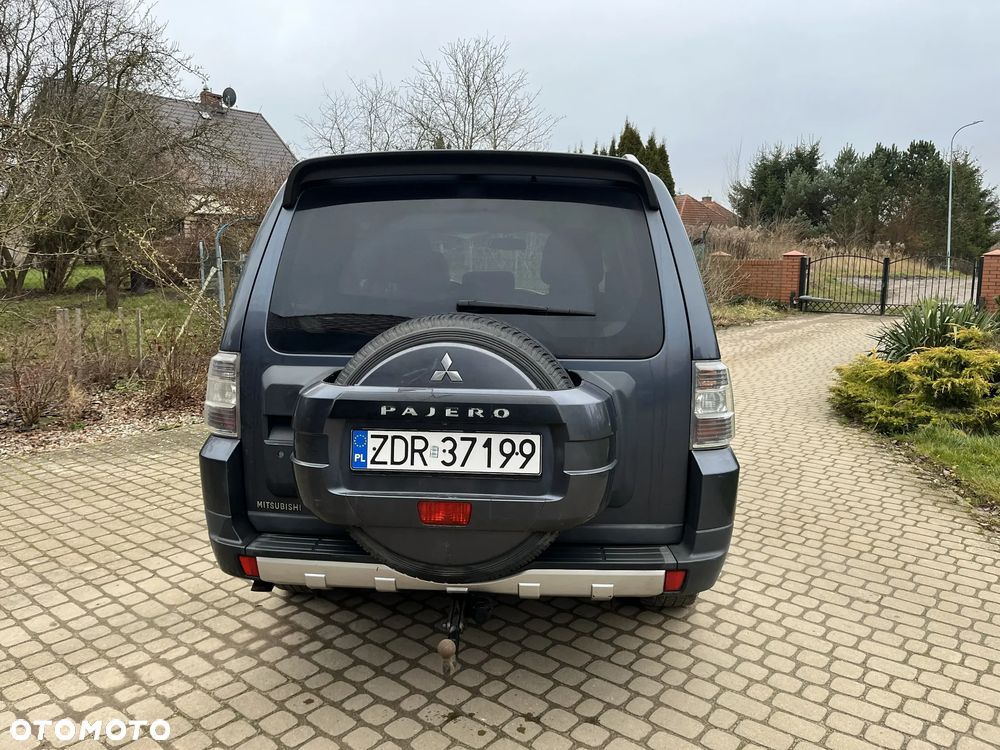 Mitsubishi Pajero 3.2 DI-D Automatik Intense - 4