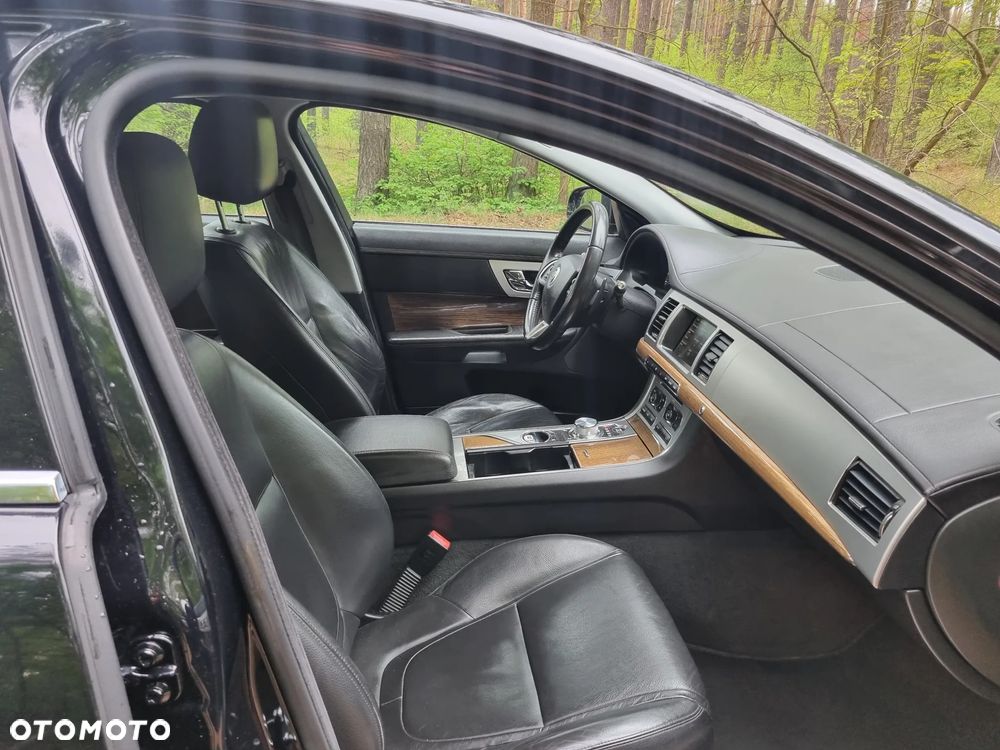 Jaguar XF 3.0 V6 D Premium Luxury - 14