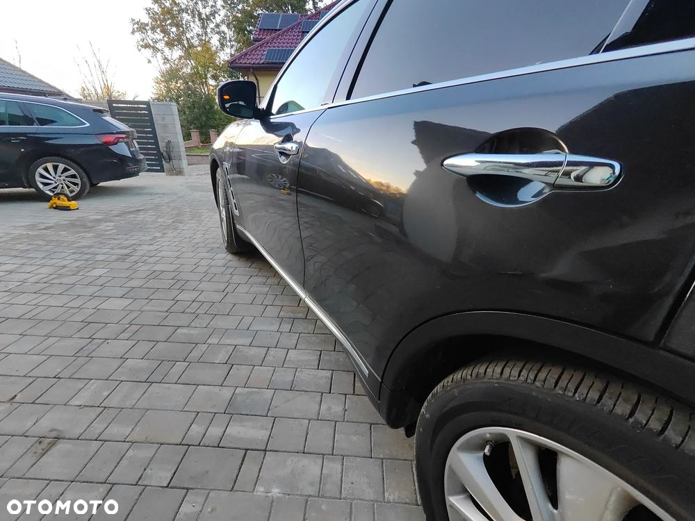 Infiniti QX70 3.7 AWD Ultimate - 8