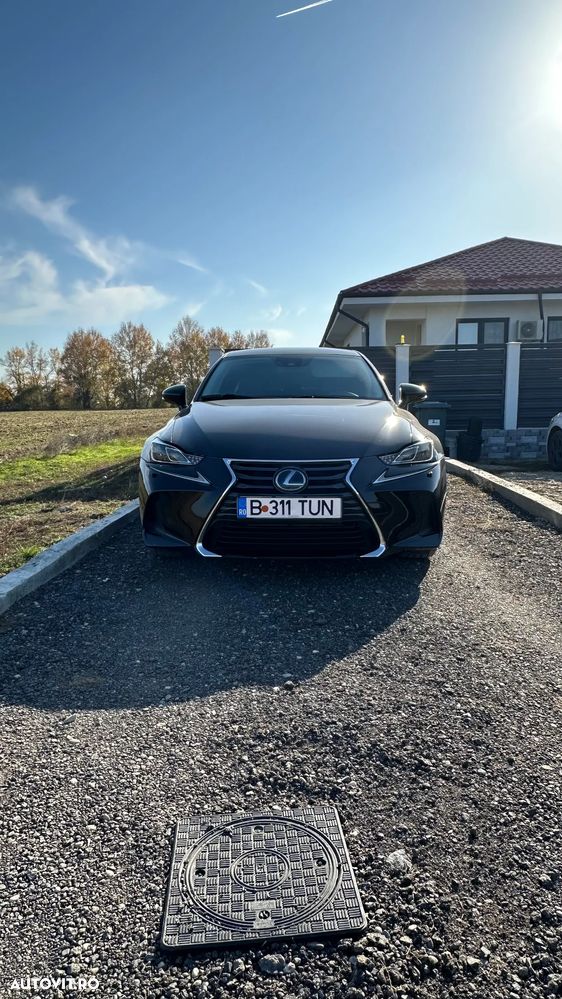 Lexus Seria IS 300h Executive - 2