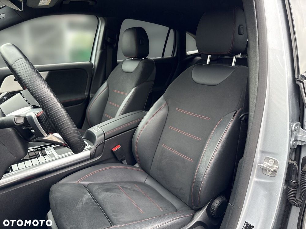Mercedes-Benz GLA - 16