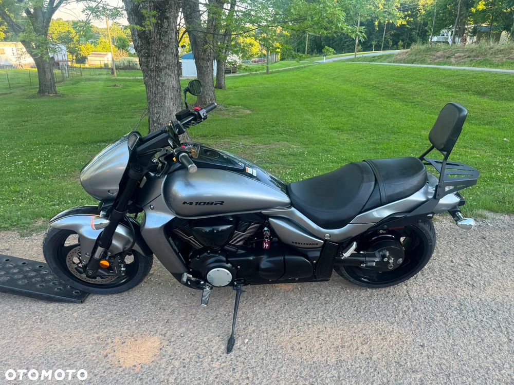 Suzuki Intruder - 4