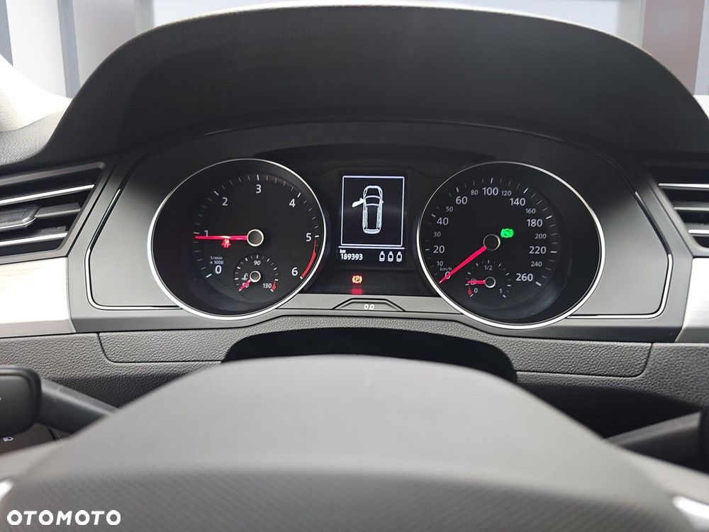 Volkswagen Passat Variant 2.0 TDI EVO Essence DSG - 16