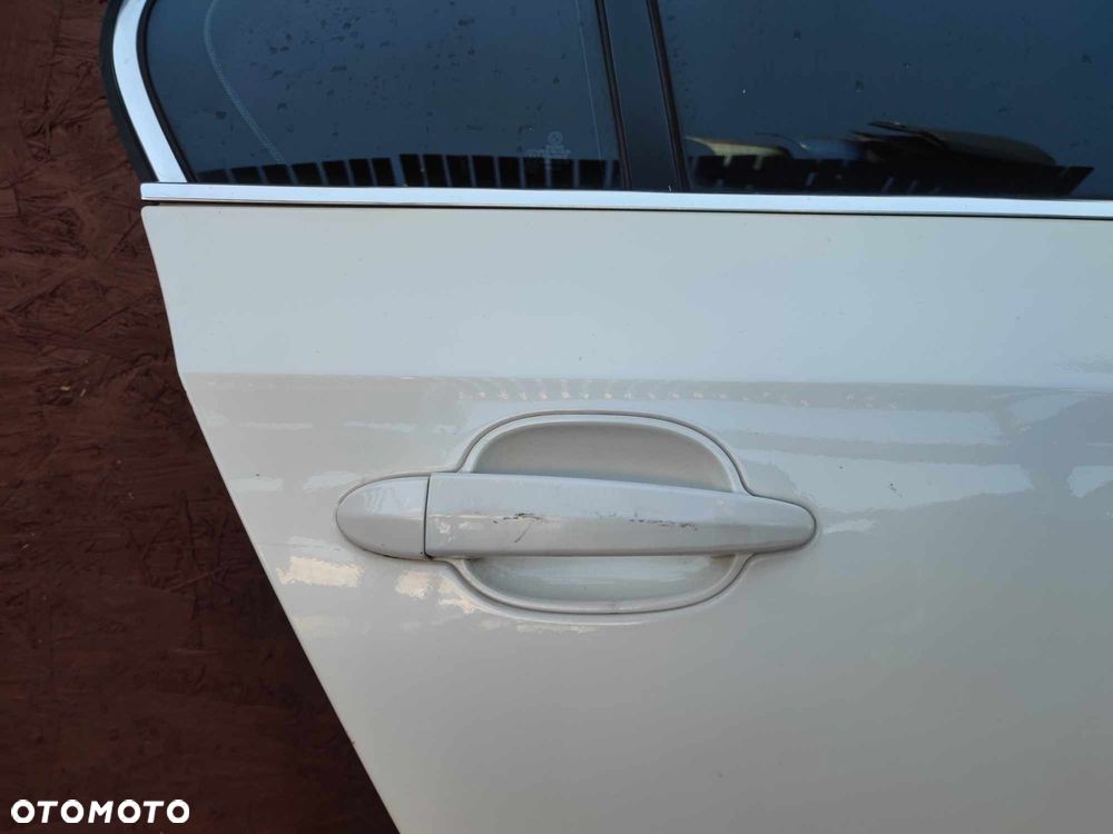 BMW E60 / E60 LCI ORYGINALNE KOMPLETNE DRZWI LEWY TYŁ 2-KOLOR + SZYBA + MECHANIZM SZYBY O NR.  7 202 341 / 7 111 377 / 7 161 309 OEM - 6