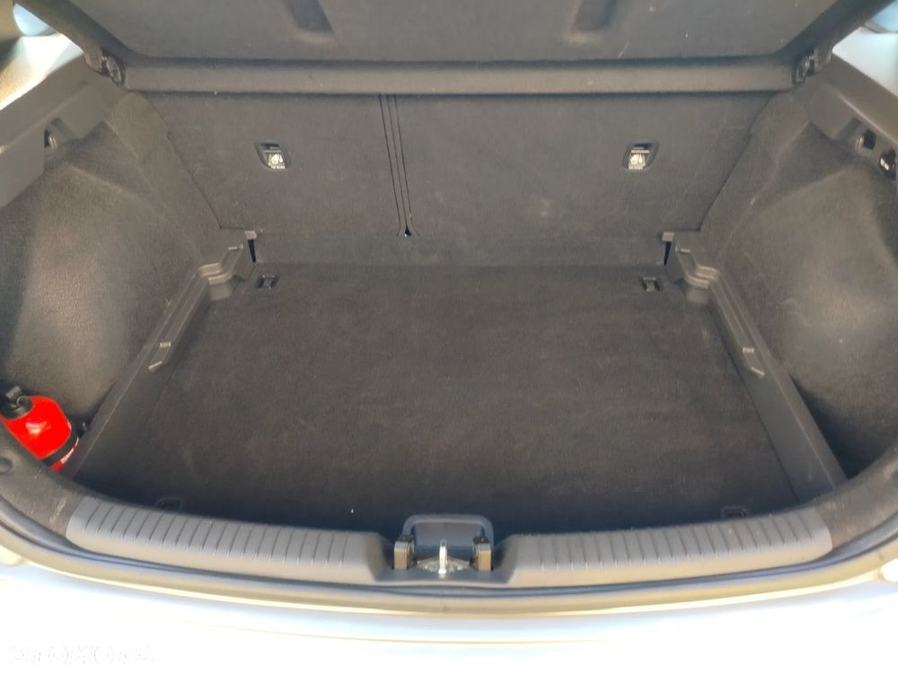Hyundai i30 1.5 DPI Classic + - 20
