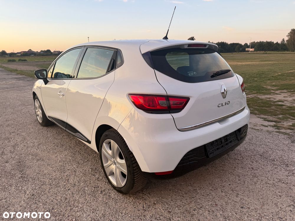 Renault Clio 1.2 16V Luxe Privilege - 11