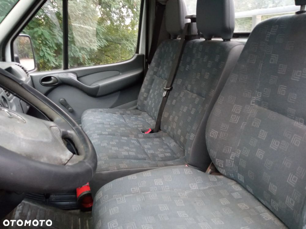 Mercedes-Benz Sprinter - 11