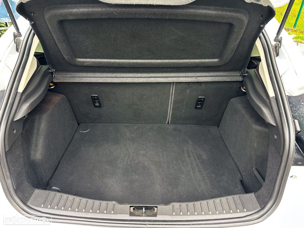Ford Focus 1.0 EcoBoost Active - 11