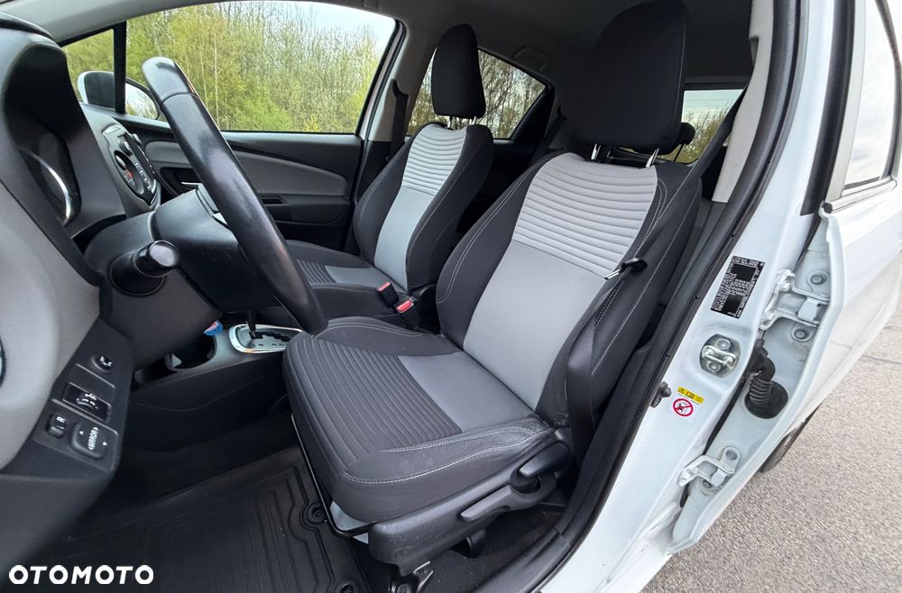 Toyota Yaris Hybrid 100 Premium - 6